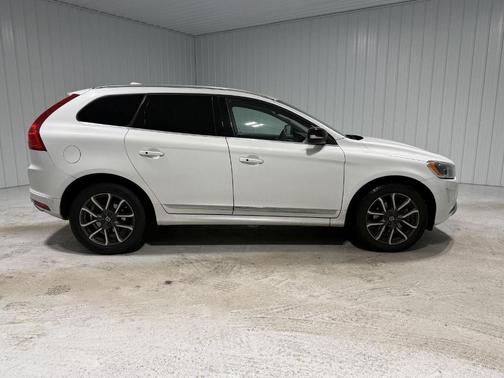 2017 Volvo XC60 T6 Dynamic