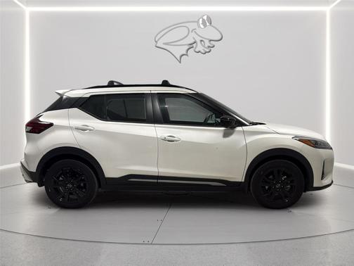 Aspen White 2024 Nissan Kicks SR