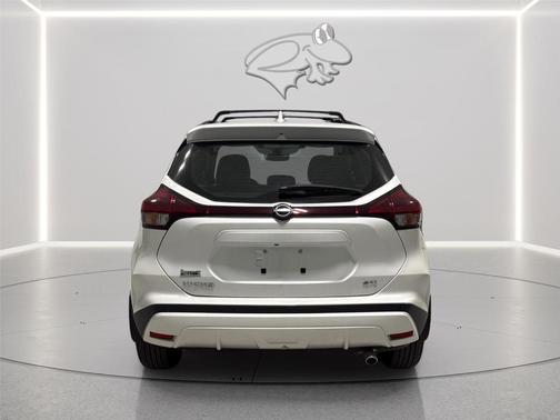 Aspen White 2024 Nissan Kicks SR