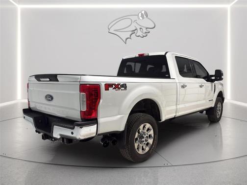 Oxford White 2019 Ford F-350 Lariat Super Duty