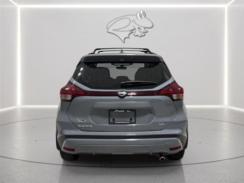 Boulder Gray Metallic 2024 Nissan Kicks SR