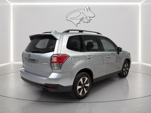 Ice Silver Metallic 2017 Subaru Forester 2.5i Premium
