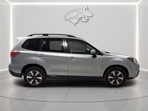 Ice Silver Metallic 2017 Subaru Forester 2.5i Premium