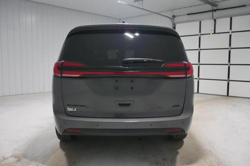 2023 Chrysler Pacifica Touring-L