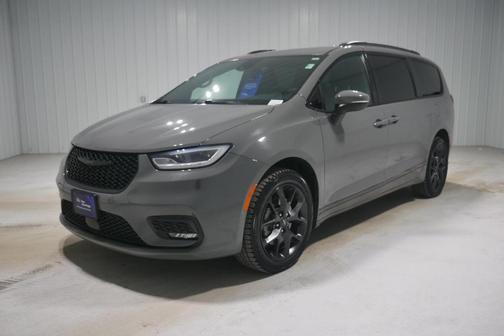 2023 Chrysler Pacifica Touring-L