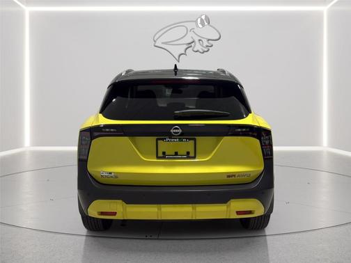 2t Ylw Blk Roof 2025 Nissan Kicks SR