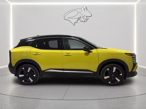 2t Ylw Blk Roof 2025 Nissan Kicks SR