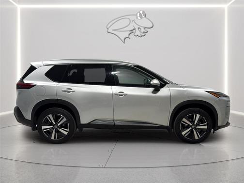 Brilliant Silver Metallic 2021 Nissan Rogue SL