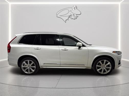 White 2017 Volvo XC90 T6 Inscription