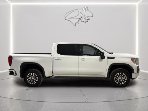 Summit White 2022 GMC Sierra 1500 Limited AT4
