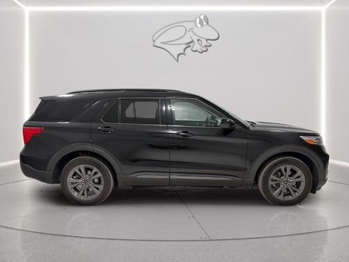 Agate Black 2022 Ford Explorer XLT