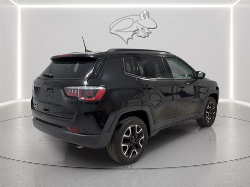 Diamond Black 2019 Jeep Compass Upland
