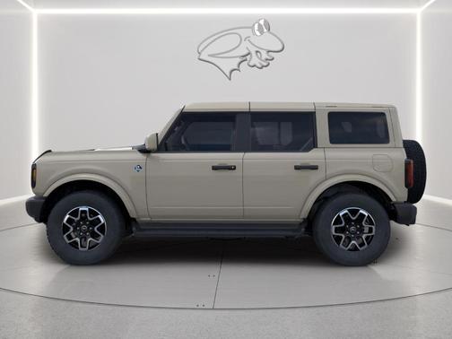 Desert Sand 2026 Ford Bronco Outer Banks