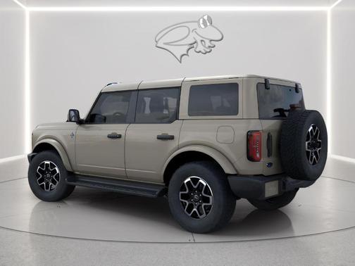 Desert Sand 2026 Ford Bronco Outer Banks