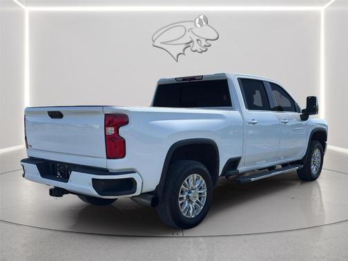 Summit White 2022 Chevrolet Silverado 2500 High Country