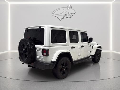 Bright White Clearcoat 2023 Jeep Wrangler Sahara