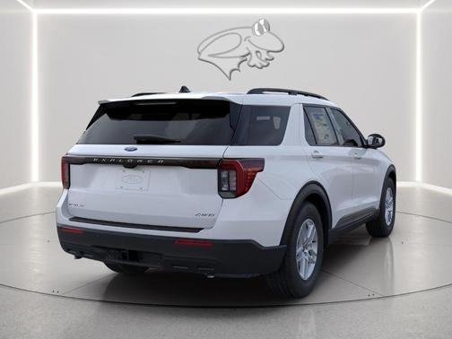 Space White Metallic 2026 Ford Explorer Active