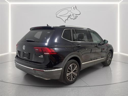 Deep Black Pearl Effect 2018 Volkswagen Tiguan 2.0T SEL