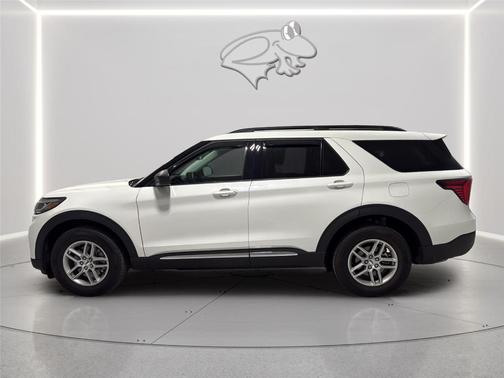 Star White 2025 Ford Explorer Active