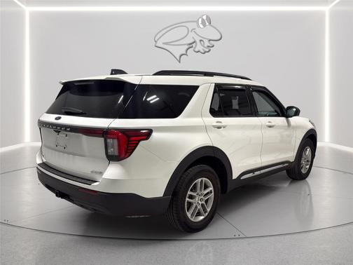 Star White 2025 Ford Explorer Active