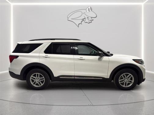 Star White 2025 Ford Explorer Active