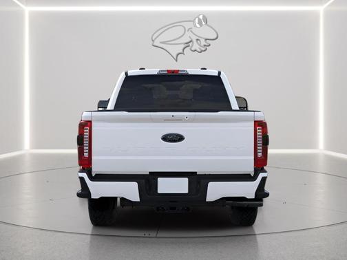 Star White 2026 Ford F-350 Lariat Super Duty