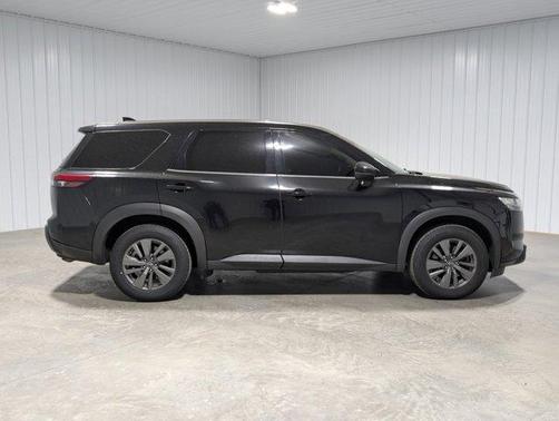 2022 Nissan Pathfinder S