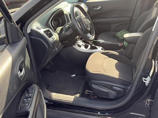 Diamond Black 2019 Jeep Compass Upland