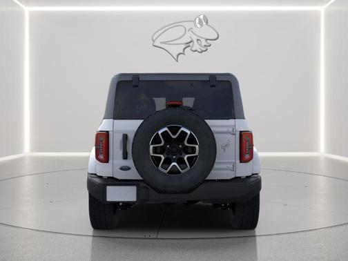 Oxford White 2026 Ford Bronco Outer Banks