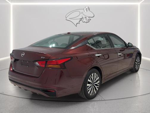 Garnet Pearl Me 2024 Nissan Altima 2.5 SV