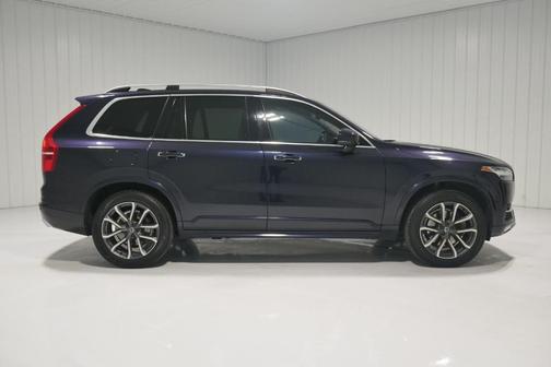 2017 Volvo XC90 T6 Momentum