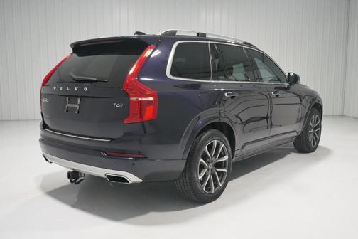 2017 Volvo XC90 T6 Momentum
