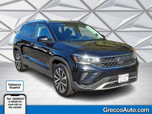 Deep Black Pearl Effect 2022 Volkswagen Taos 1.5T SE