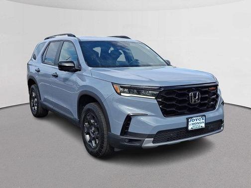 Sonic Gray Pearl 2024 Honda Pilot TrailSport
