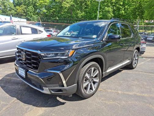 Crystal Black Pearl 2023 Honda Pilot Touring