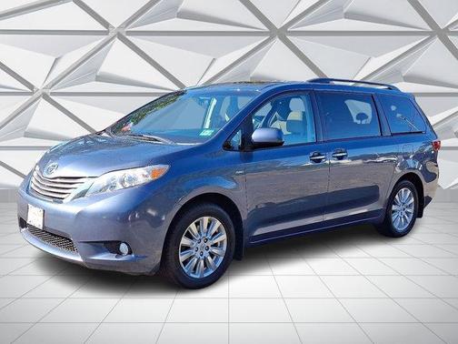 2017 Toyota Sienna XLE