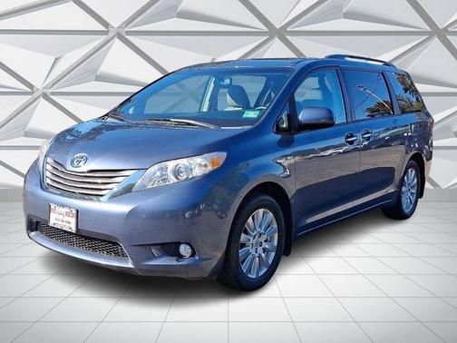 2017 Toyota Sienna XLE