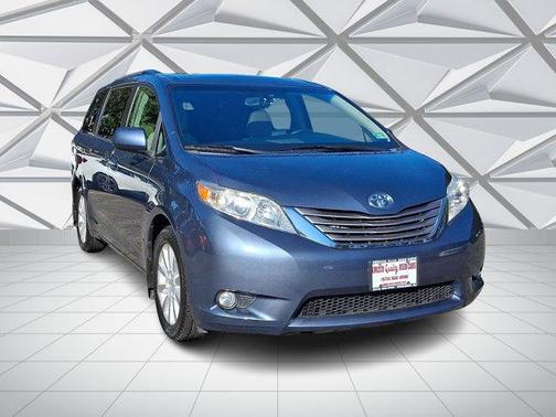 2017 Toyota Sienna XLE