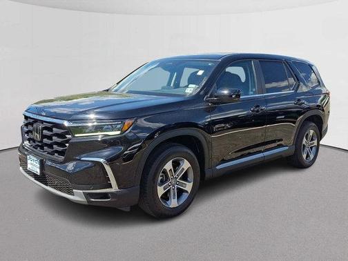 Crystal Black Pearl 2023 Honda Pilot EX-L 8-Passenger