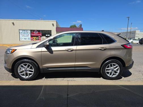 Desert Gold Metallic 2021 Ford Edge SEL