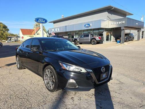 2021 Nissan Altima SR FWD