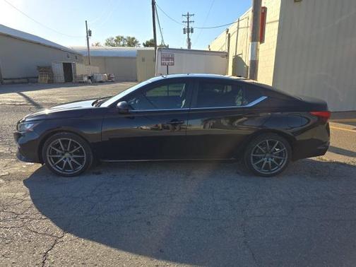 2021 Nissan Altima SR FWD