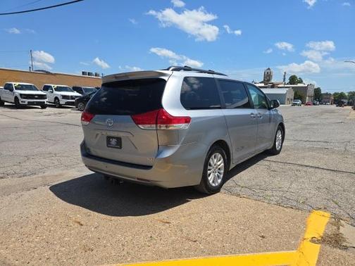 2013 Toyota Sienna XLE