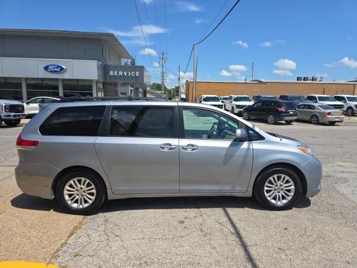 2013 Toyota Sienna XLE