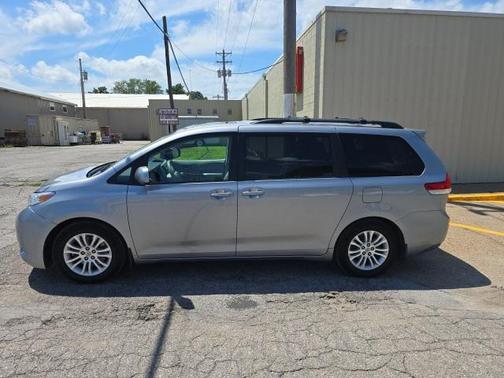 2013 Toyota Sienna XLE