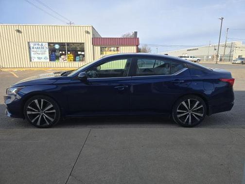 2022 Nissan Altima SR FWD