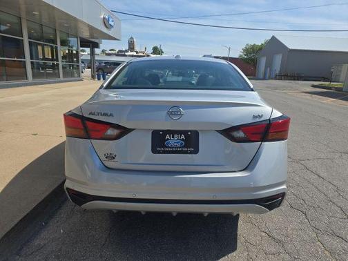 Brilliant Silver Metallic 2023 Nissan Altima 2.5 SV