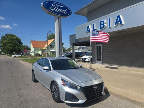 Brilliant Silver Metallic 2023 Nissan Altima 2.5 SV