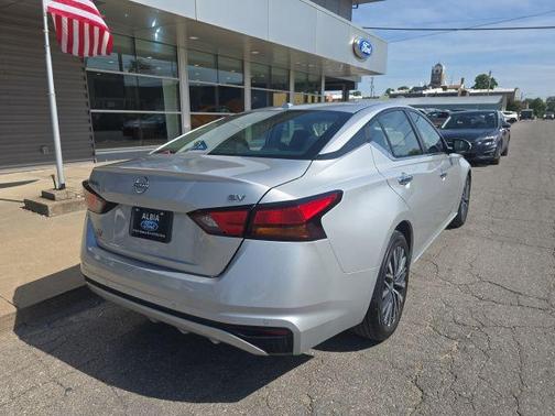 Brilliant Silver Metallic 2023 Nissan Altima 2.5 SV