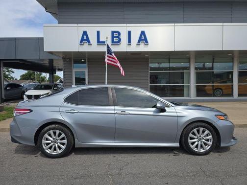 Celestial Silver Metallic 2019 Toyota Camry LE